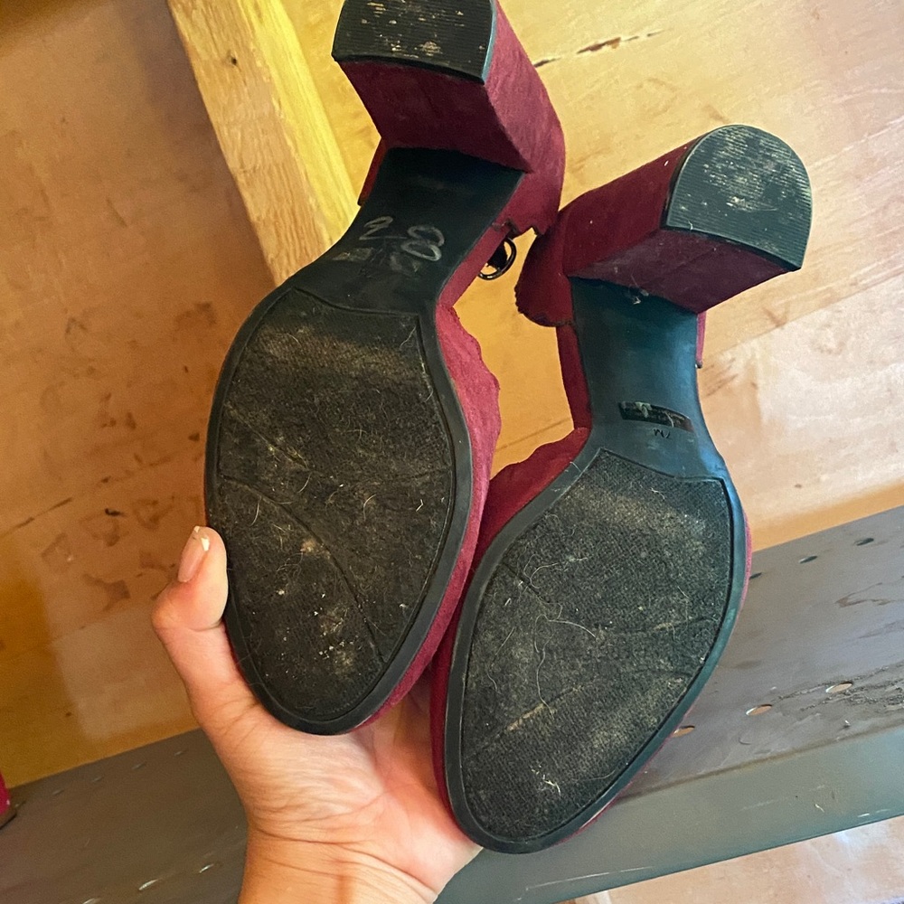 Marc Fisher Scalloped Red Heels - Picture 2 of 3